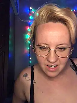 Snapshot of SofiaAmour chatting on April 14, 7:52 pm SofiaAmour online show from April 14, 7:52 pm