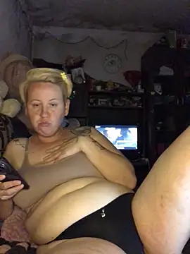 Snapshot of SofiaAmour chatting on June 16, 6:52 pm SofiaAmour online show from June 16, 6:52 pm
