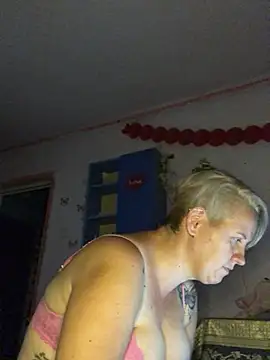 Snapshot of SofiaAmour chatting on July 17, 6:38 pm SofiaAmour online show from July 17, 6:38 pm