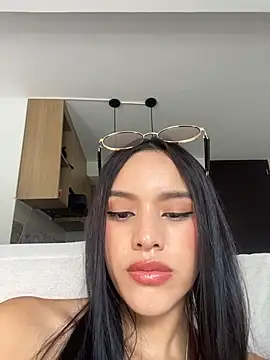 Mia-villalobos online show from March 11, 2:00 pm