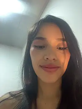 Mia-villalobos online show from March 29, 9:05 pm