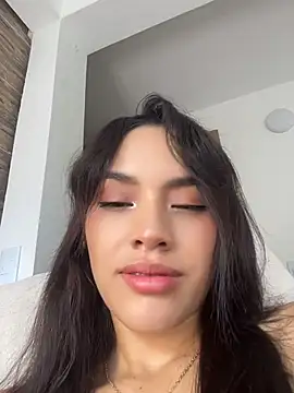 Mia-villalobos online show from May 21, 1:30 pm