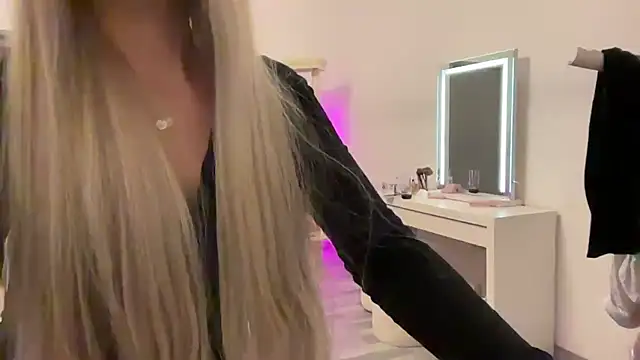 Naughtyblondex online show from June 7, 9:20 pm