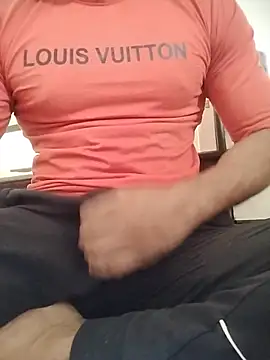 Snapshot of Rocky_boy4 chatting on June 15, 10:48 am Rocky boy4 online show from June 15, 10:48 am