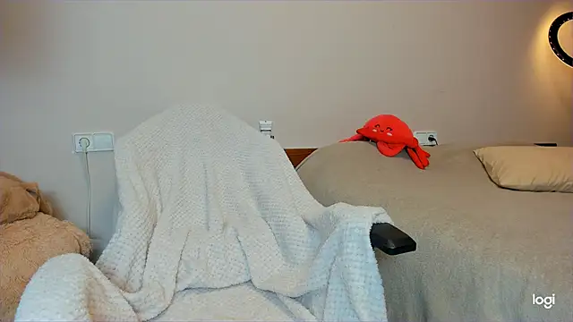 AlexaRayJoel online show from March 27, 8:26 am