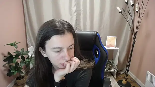 MistyBree online show from May 29, 8:09 am
