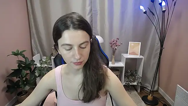 Snapshot of MistyBree chatting on June 20, 8:08 am MistyBree online show from June 20, 8:08 am