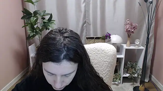 MistyBree online show from April 3, 8:10 am