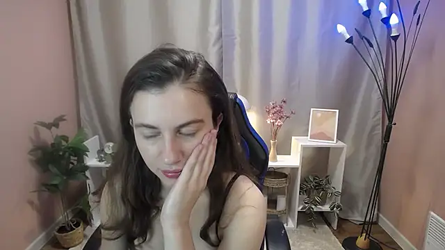 Snapshot of MistyBree chatting on July 6, 7:59 am MistyBree online show from July 6, 7:59 am