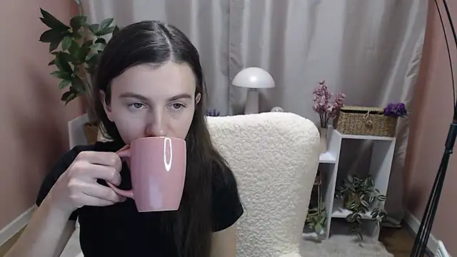 MistyBree online show from March 6, 9:15 am