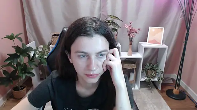 MistyBree online show from May 7, 8:17 am