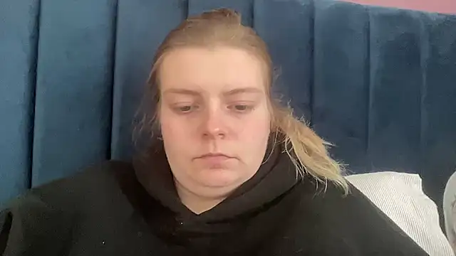 Snapshot of Ellarose-xo chatting on March 2, 1:29 pm Ellarose-xo online show from March 2, 1:29 pm