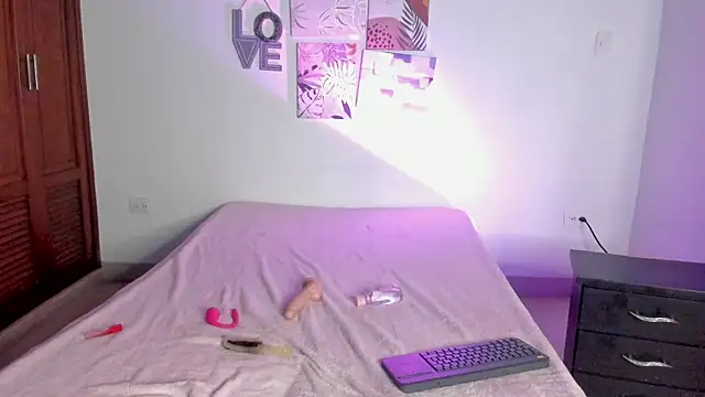 Aylah beckman online show from April 4, 11:39 am