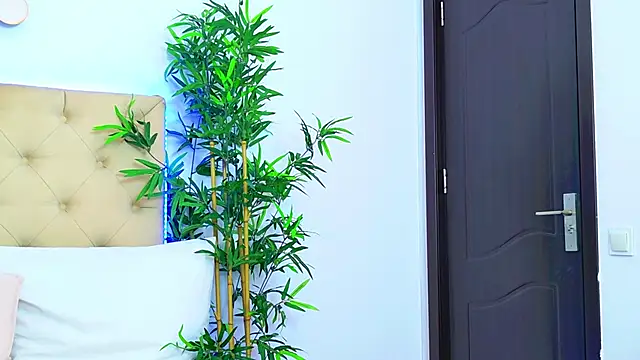 RaysaDrake online show from March 30, 4:03 am