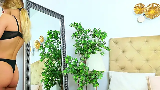 RaysaDrake online show from March 17, 5:10 am