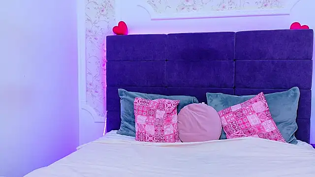 RaysaDrake online show from April 7, 4:14 am