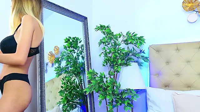 RaysaDrake online show from March 27, 5:49 am