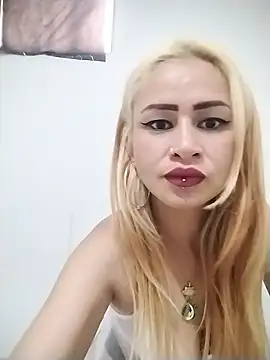 lauranasty online show from March 10, 9:30 pm