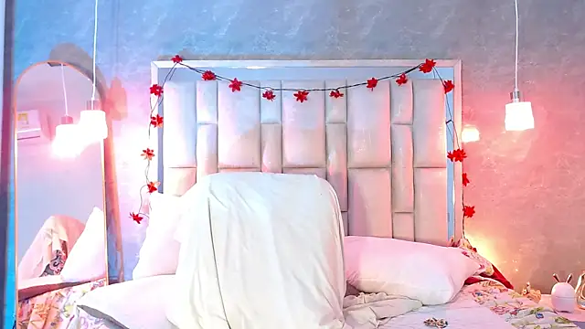 Bella-Sanders online show from March 20, 11:55 am