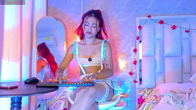 Bella-Sanders online show from April 14, 11:26 am