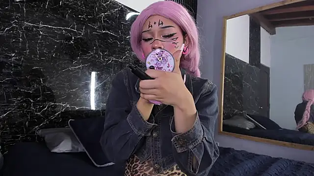 Roxy-Sweett online show from April 11, 4:20 am