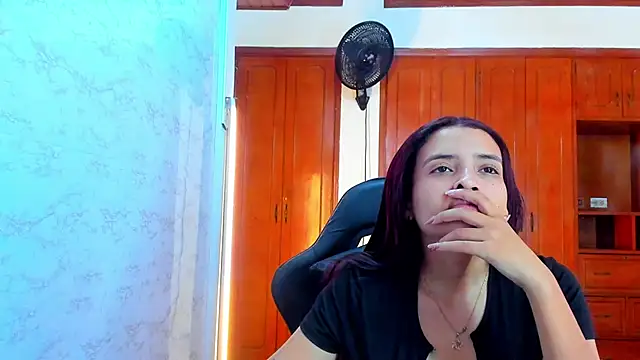 lizzie skinny online show from March 24, 7:03 pm