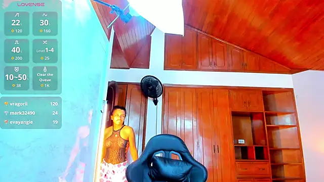 lizzie skinny online show from April 4, 6:58 pm