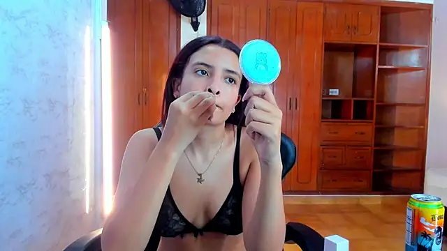 lizzie skinny online show from March 20, 7:15 pm