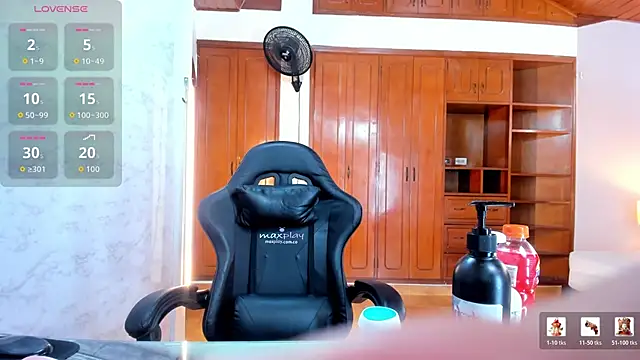 lizzie skinny online show from March 25, 7:13 pm