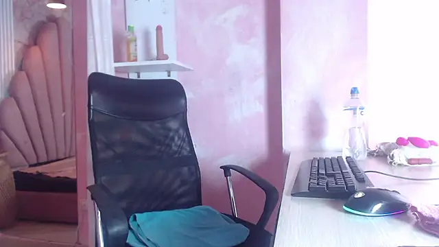 Siena Bouer online show from March 15, 3:46 am