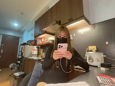 strawberryblossom93 online show from March 29, 1:57 pm
