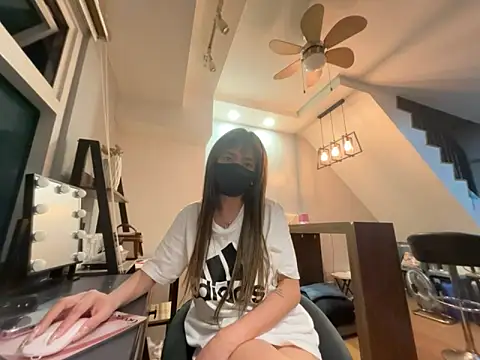 strawberryblossom93 online show from April 4, 4:24 pm