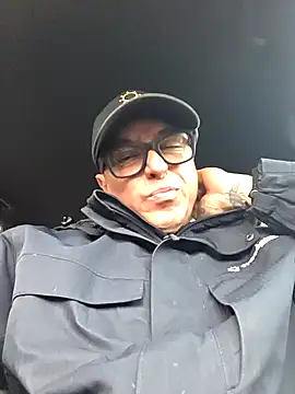 Snapshot of DoggiiDick chatting on March 2, 9:00 pm DoggiiDick online show from March 2, 9:00 pm