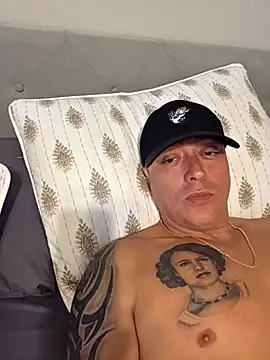 Snapshot of DoggiiDick chatting on February 28, 6:29 pm DoggiiDick online show from February 28, 6:29 pm