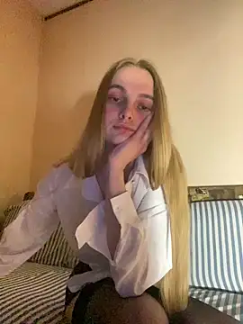 LunaVey online show from April 2, 5:52 pm