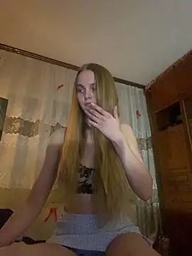 LunaVey online show from April 9, 6:25 pm