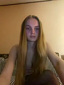 LunaVey online show from April 7, 5:48 pm