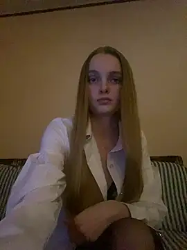 LunaVey online show from March 25, 6:51 pm