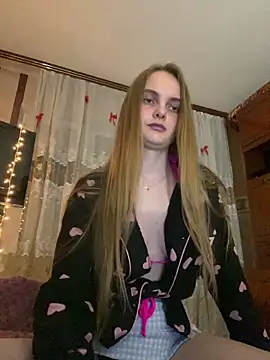 Snapshot of LunaVey chatting on June 17, 6:40 pm LunaVey online show from June 17, 6:40 pm