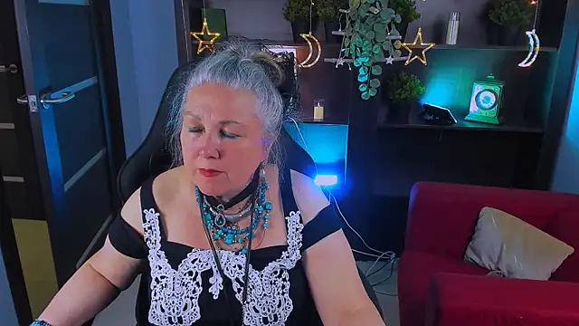 Snapshot of LilaMaharani chatting on May 12, 1:06 pm LilaMaharani online show from May 12, 1:06 pm