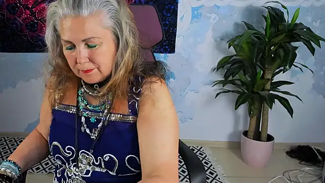 Snapshot of LilaMaharani chatting on June 4, 12:43 pm LilaMaharani online show from June 4, 12:43 pm