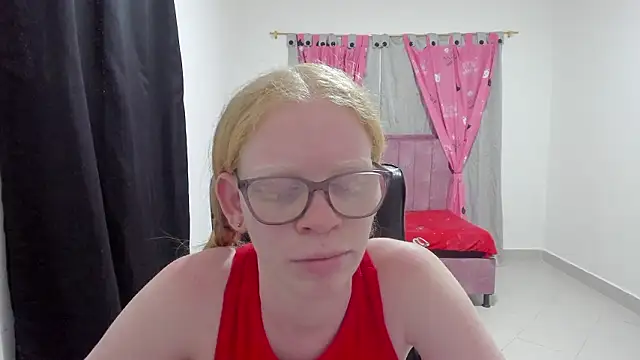 Snapshot of Albingirl chatting on March 2, 9:55 pm Albingirl online show from March 2, 9:55 pm