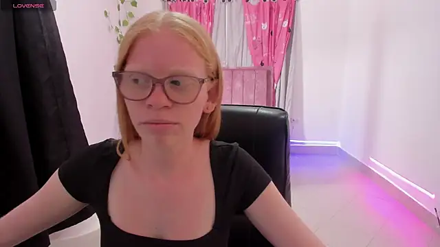 Albingirl online show from April 8, 8:21 pm