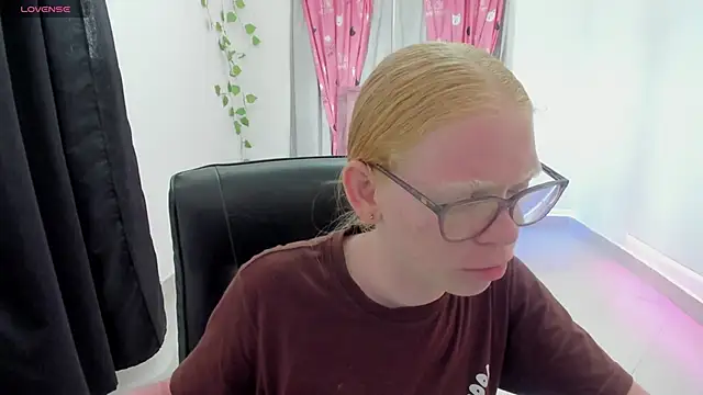 Albingirl online show from April 11, 8:34 pm