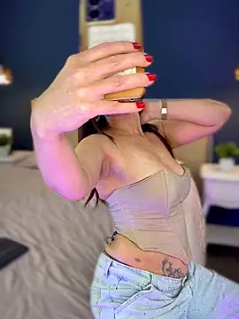 Jadee 01 online show from April 8, 11:06 pm