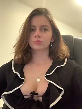 VelvetChloe online show from April 6, 6:20 pm