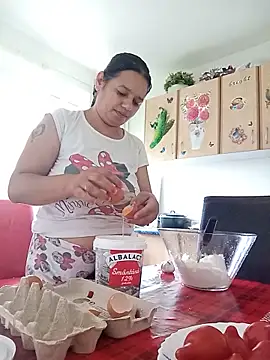 Snapshot of roxana_e43 chatting on June 10, 11:22 am roxana e43 online show from June 10, 11:22 am