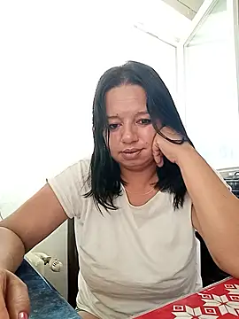 Snapshot of roxana_e43 chatting on June 14, 4:19 pm roxana e43 online show from June 14, 4:19 pm