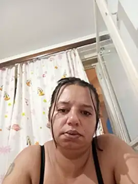 Snapshot of roxana_e43 chatting on July 10, 6:41 pm roxana e43 online show from July 10, 6:41 pm