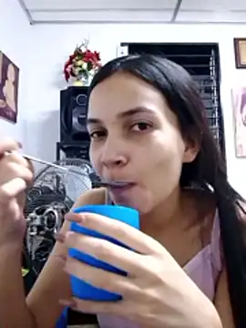 Snapshot of BiancaRoyale chatting on May 1, 7:35 am BiancaRoyale online show from May 1, 7:35 am
